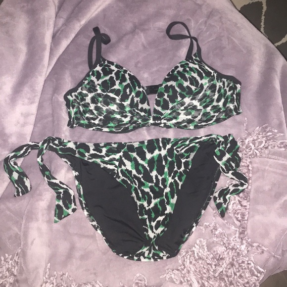 Kenneth Cole Other - Vintage Leopard boho bikini Kenneth Cole NY🐾🌴